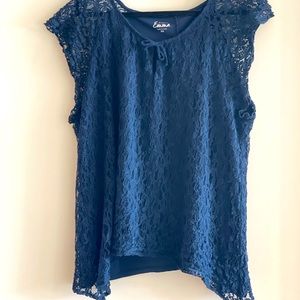 2x lacy top with peek hole